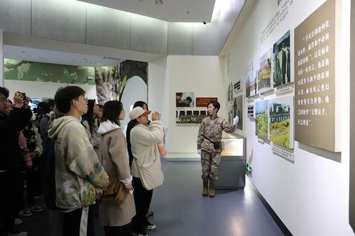 賡續(xù)英烈精神 傳承紅色血脈 藝術(shù)學(xué)院組織開展 清明祭英烈 共筑中華魂〞愛國(guó)主義教育活動(dòng)